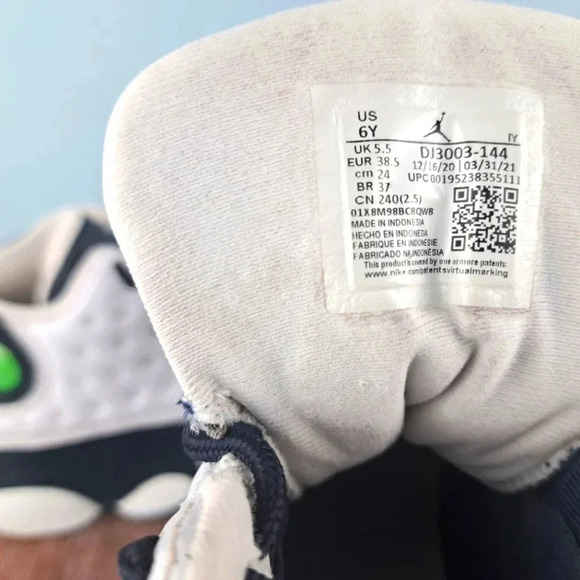 Jordan 13 Retro GS 'Obsidian' sz 6Y White/Obsidian/Dark Powder Blue - Picture 11 of 11